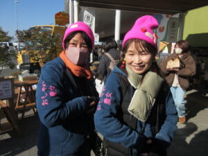 （左 中村美恵さん　右 伊藤めぐみさん）