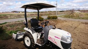 北海道千歳市で農業女子PJとISEKIがコラボしたしろプチが走る！