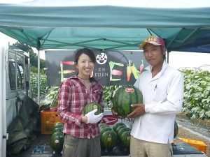 山形県の農業女子プロジェクトメンバーがすいかと旬の採れたて野菜を販売中！