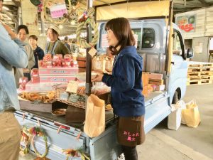 「おしゃれ農女」のみなさんが「豊橋市場まつり」に出店しました